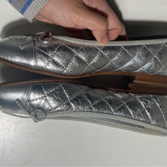 CHANEL Metallic Silver Flats - Picture 4 of 12